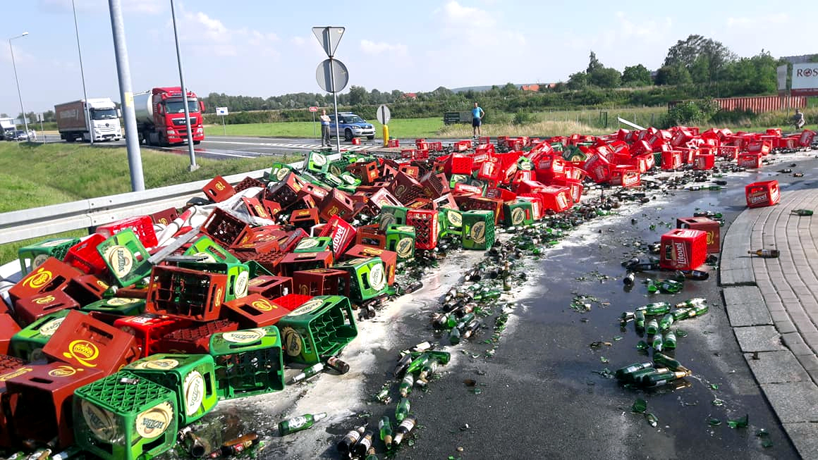 In Poland, crash spills a load of beer bottles | trans.info