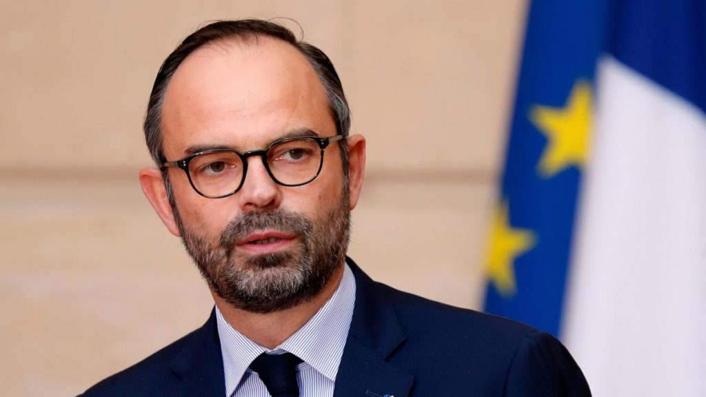 Guvernul Francez cedează: Creșterea taxei pentru carburanți va fi suspendată pentru 6 luni