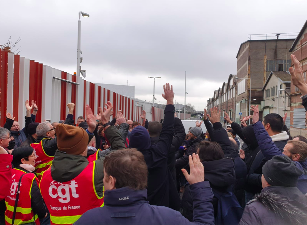 France: trade unionists protesting and blocking entry to port terminals