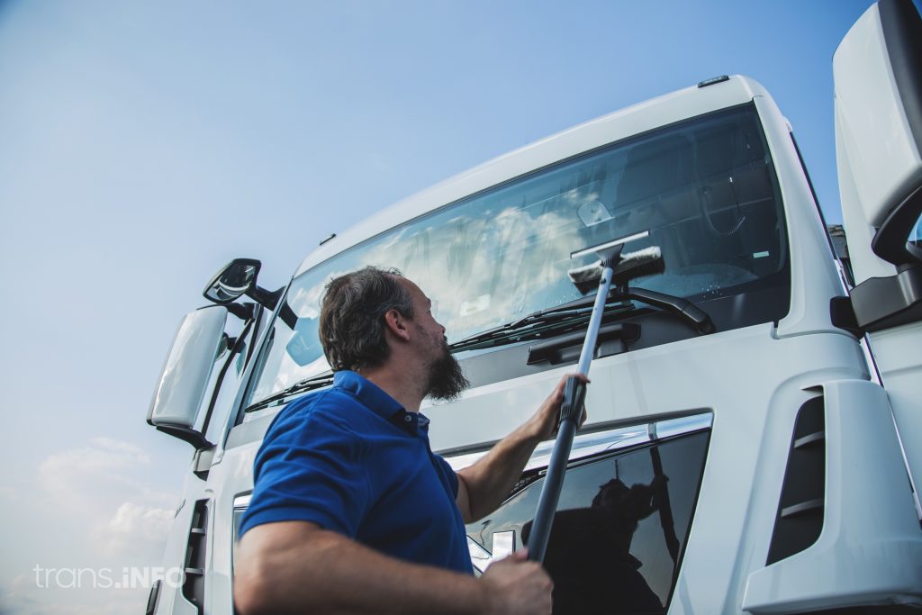 Nuo pandemijos pradžios atleista daugiausia gamybos ir transporto įmonių darbuotojų