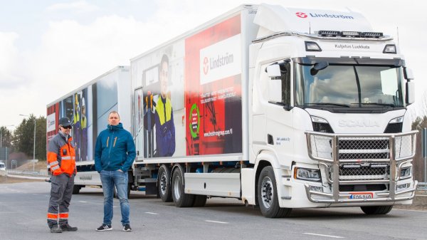 Longest truck drives 1000 km daily on a single fuelling of liquefied gas