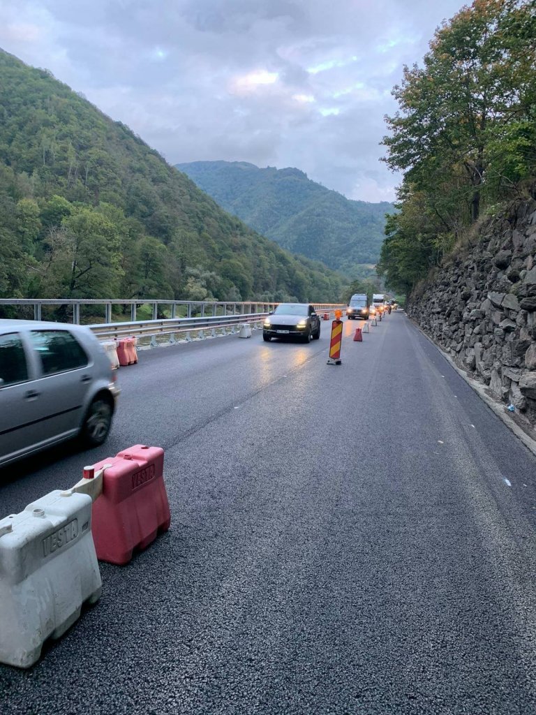 Trafic închis în anumite zone montane