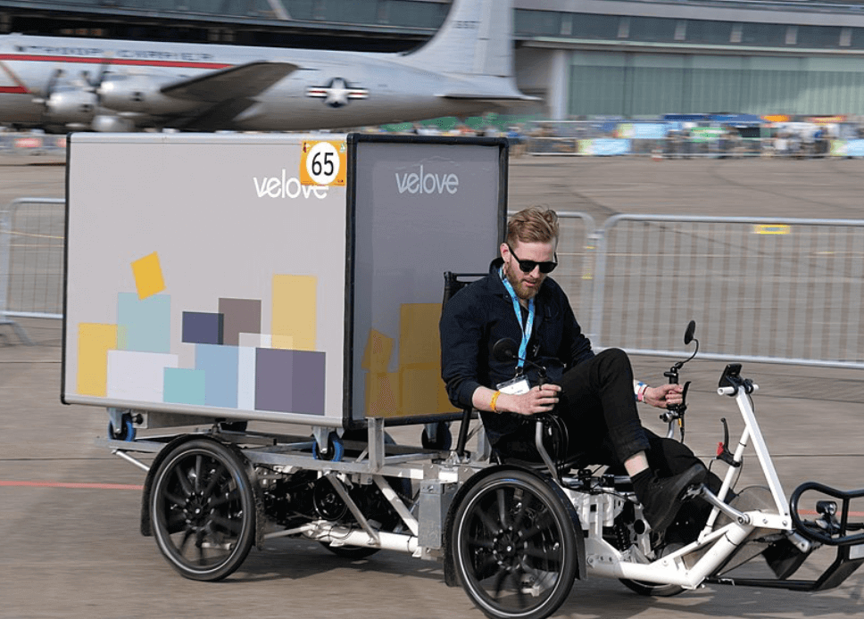 Bicycle and semi-trailer? A German operator uses this ‘combination’ over the last mile