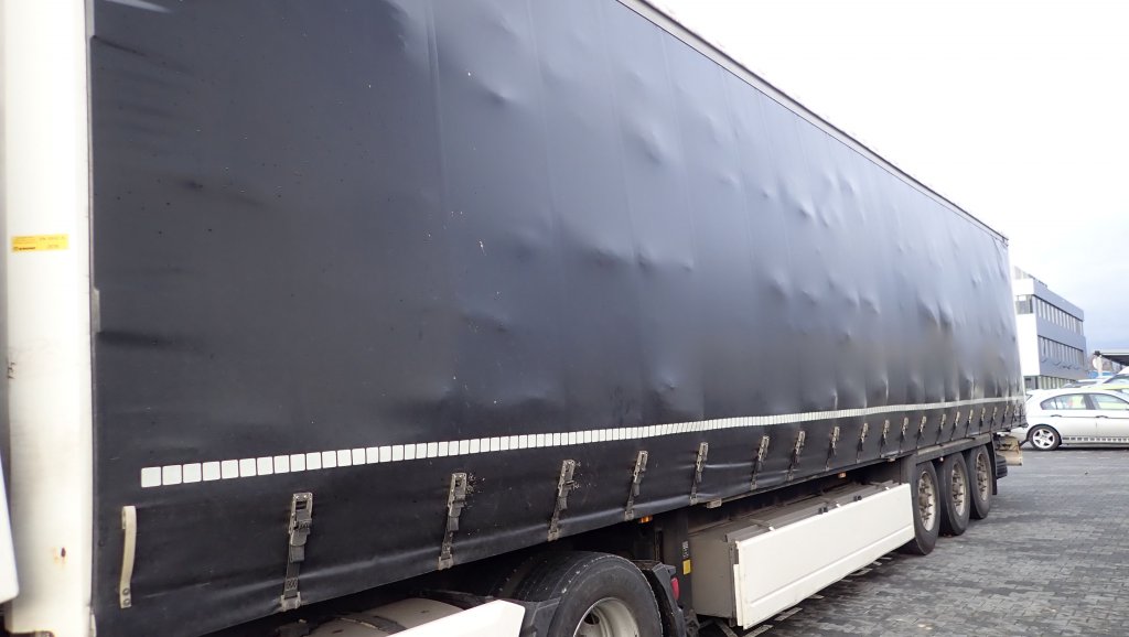 German police dish out €1,700 fine for oversized cargo that bulged the tarp