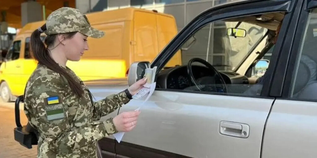 Деяким категоріям чоловіків дозволять виїжджати за кордон. Кому та за яких умов?