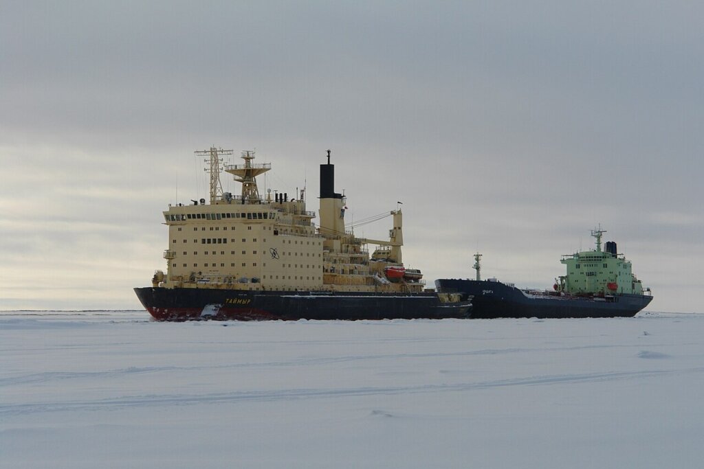 По Северному морскому пути прошло самое крупное судно за всю историю