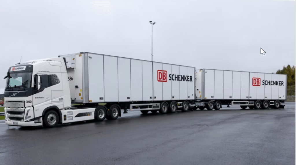 Volvo Trucks liefert 68 Tonnen Elektro-LKW an DB Schenker aus