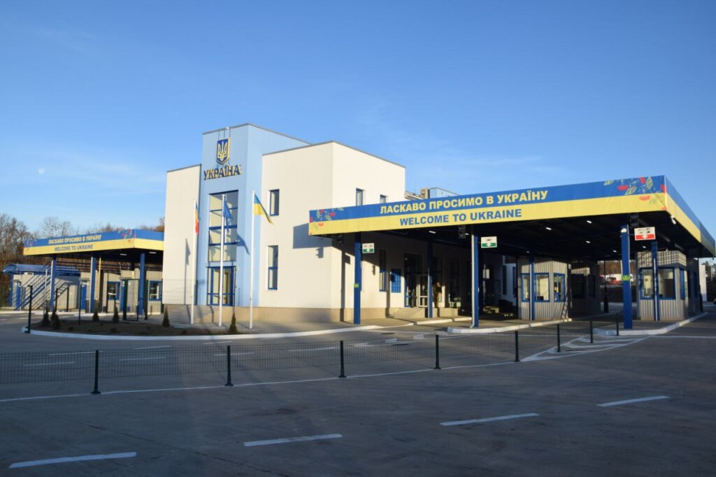 єЧерга для порожніх вантажівок запрацювала на ще одному прикордонному пункті пропуску