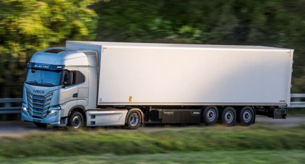 Minimali nulinės taršos transporto priemonių dalis įmonių vilkikų parkuose? Briuselis svarsto tokį žingsnį