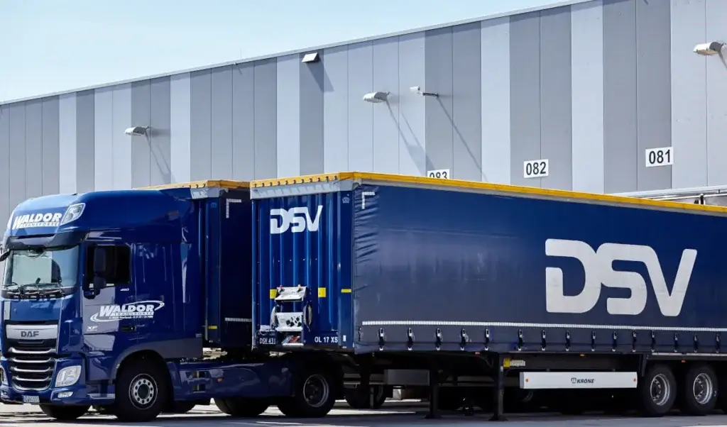 DSV erzielt ein positives Ergebnis für das vergangene Jahr und gibt Details zur Übernahme von DB Schenker bekannt