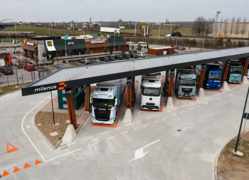 Új olasz elektromos tehearutó-töltőállomás + megatöltő Antwerpenben