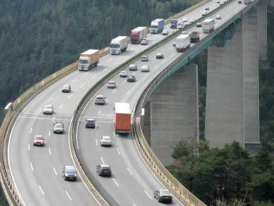 Limitazioni al transito in Tirolo causano perdite da 2 mld € ai trasportatori italiani. L’Austria vu