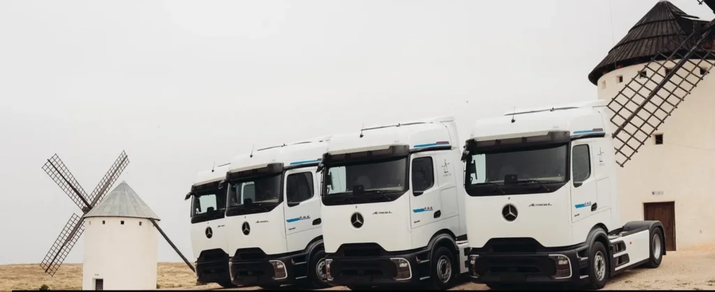 Gigantes en movimiento: el operador español AMA incorpora 43 nuevos Mercedes-Benz Actros L ProCabin a su flota