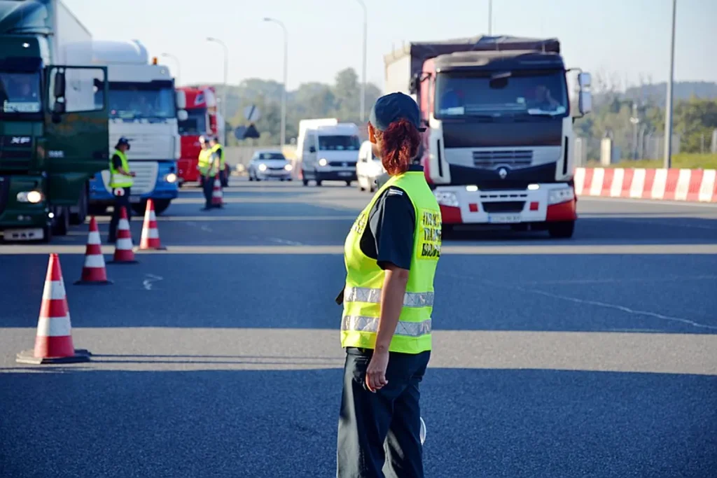 Inspecții rutiere vizează încălcări ale interdicțiilor estivale pentru camioane. Ce excepții aplică în Europa?