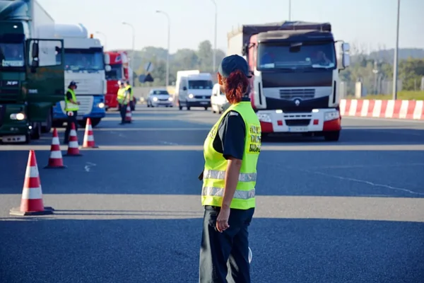 Inspecții rutiere vizează încălcări ale interdicțiilor estivale pentru camioane. Ce excepții aplică 