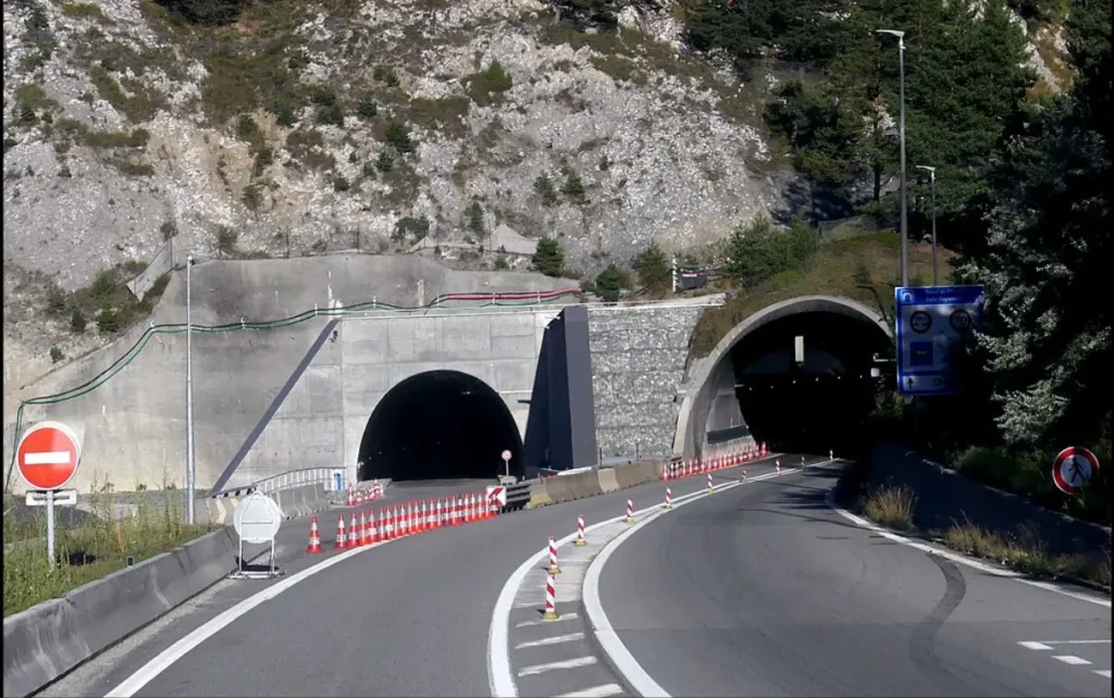 Już za tydzień otwarcie drugiej nitki ważnego tunelu. Nowy etap w transalpejskim transporcie ciężarowym