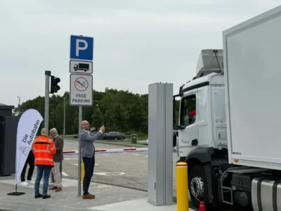 Daugiau sunkvežimių parkavimo vietų be statybų? Nauja idėja, kaip spręsti vilkikų stovėjimo vietų tr