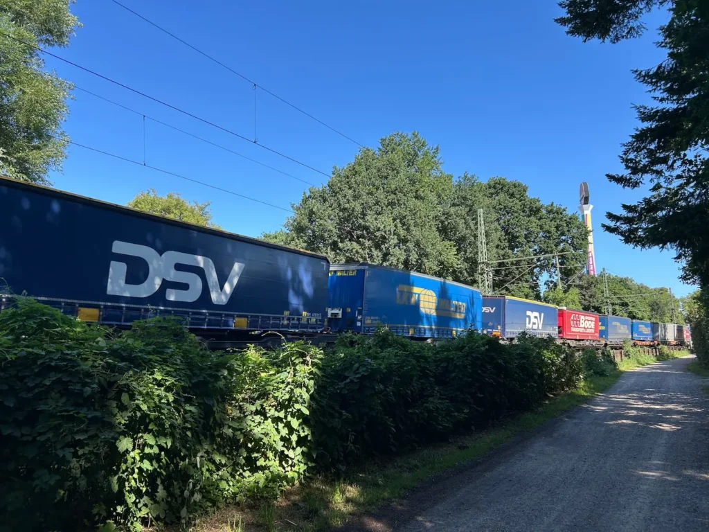 Güter auf die Straße: Trassenpreise treiben Verkehr von der Schiene