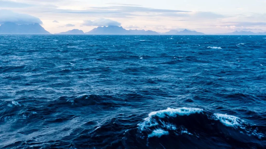 Chinese shipping line opens Arctic route to Europe, halving transit time