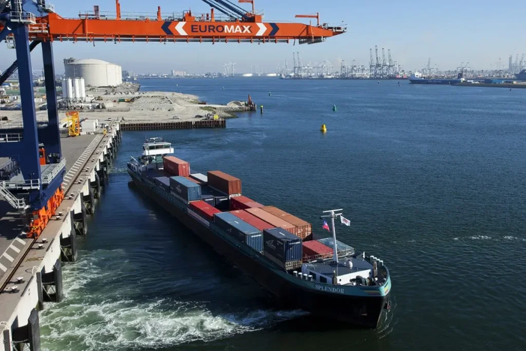 Rotterdam sees more containers but less bulk cargo in first half of 2025