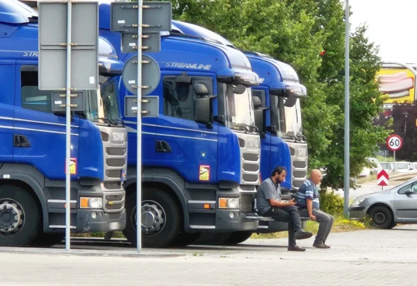 Divieti estivi per i camion in Europa nel 2025