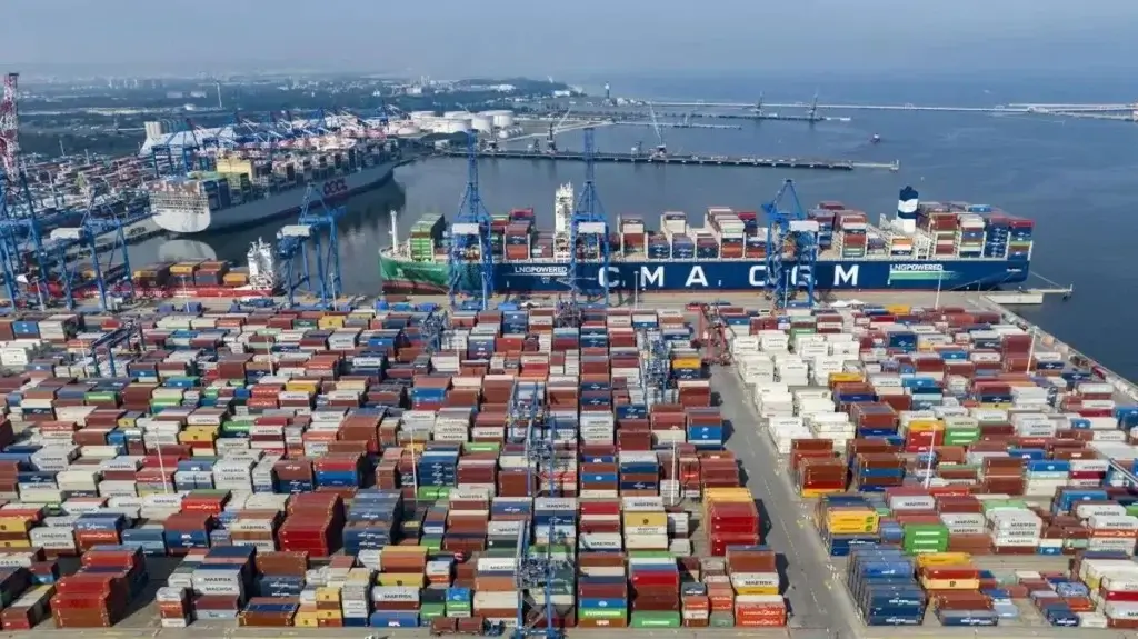 Gdańsk i Szczecin na plusie, Gdynia pod kreską – polskie porty w I pół. 2025 r.