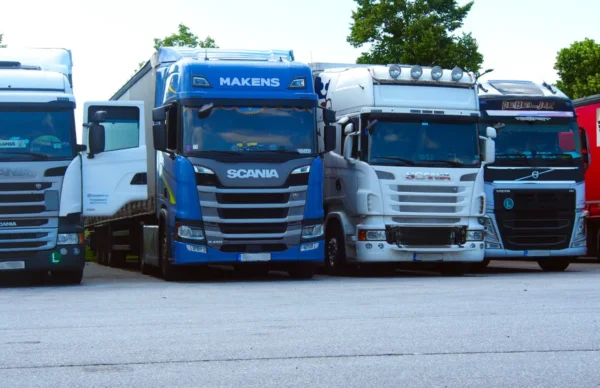 Europaweite Lkw-Fahrverbote im August 2025: Feiertage sorgen für Einschränkungen