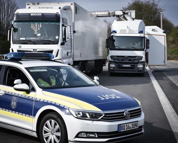 Kontrolle kostet Spediteur 8 Tausend Euro. Es ging um unbezahlte LKW-Maut in Deutschland