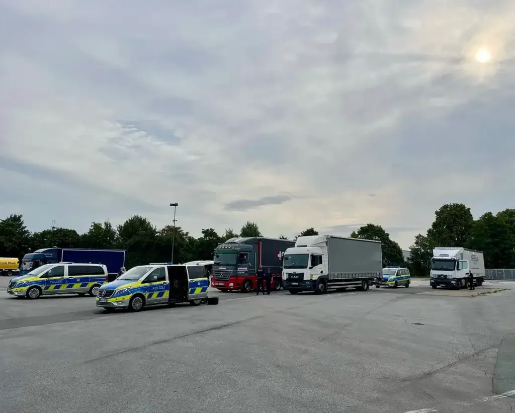 Lietuvos sunkvežimio vairuotojas važiavo 122 km/val. – per tris dienas jis padarė daugiau nei 20 rimtų pažeidimų