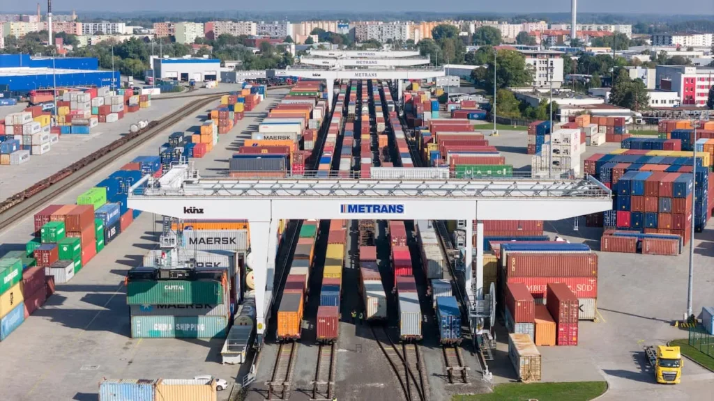 Chiński handel i kolej napędzają logistyka Hamburg. HHLA z wyraźnym wzrostem wyników za I pół. 2025 r.