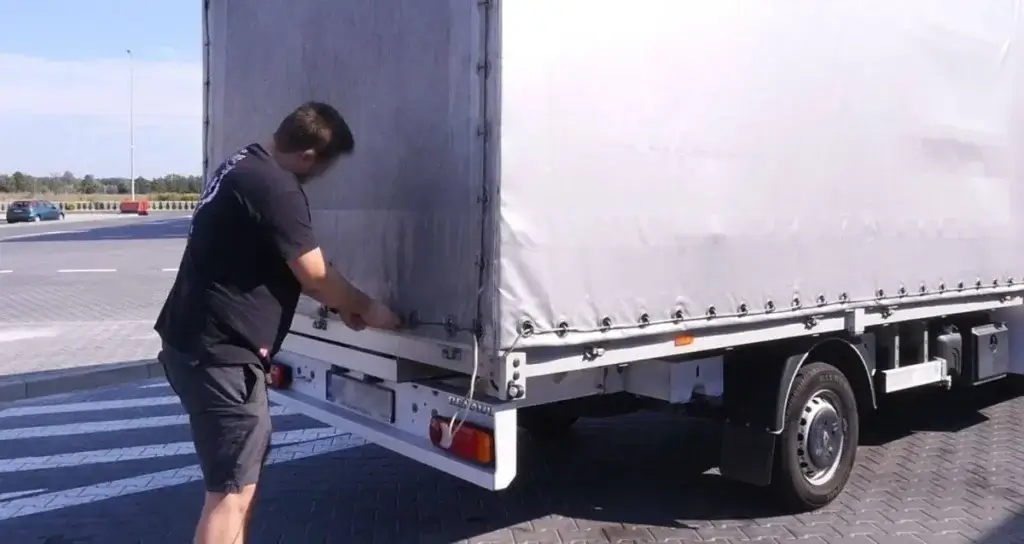 Vokietija nori perimti vairuotojus iš Rytų Europos. Transporto sektorius skambina pavojaus varpais