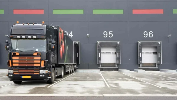 Direttiva sulle catene di approvvigionamento in bilico: l’UE attenua gli obblighi