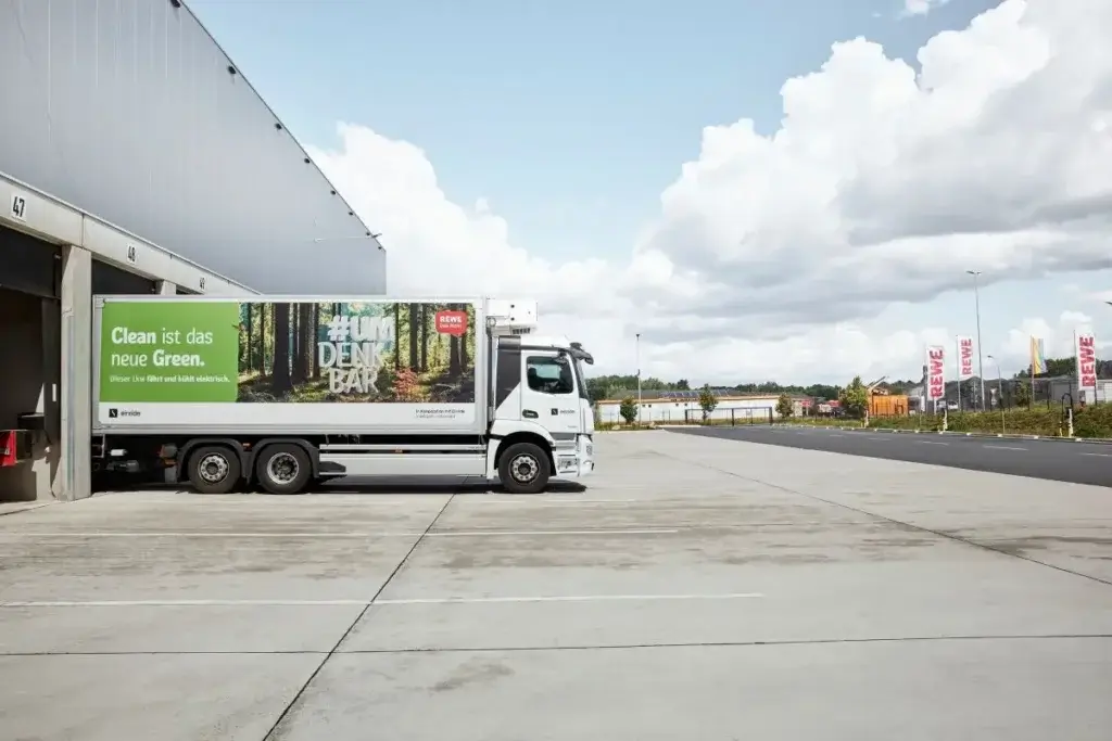 L’intelligenza artificiale riduce i costi di trasporto e detronizza i camion diesel – i risultati della ricerca