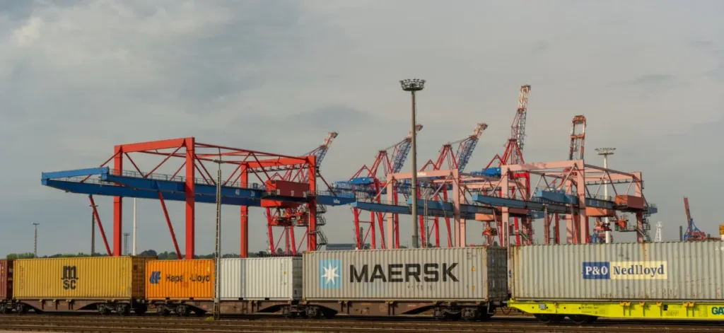 Record performance at sea: Hapag-Lloyd and Maersk set new standards for punctuality
