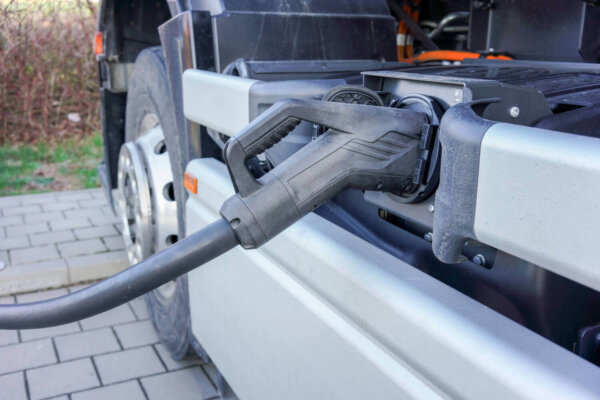 La UE impulsa la red de carga para camiones eléctricos en los grandes corredores logísticos