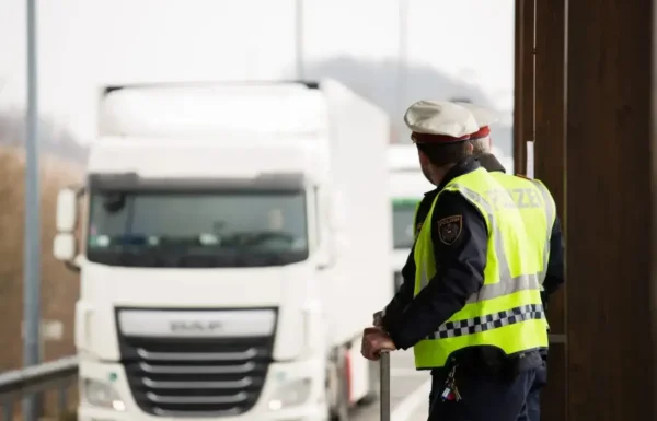 Ausztria szeptember közepéig meghosszabbítja a határellenőrzéseket