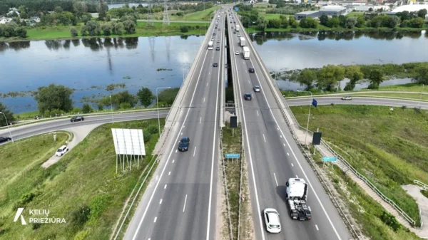 Seimas pritarė mažesnėms kelių rinkliavoms ekologiškam transportui