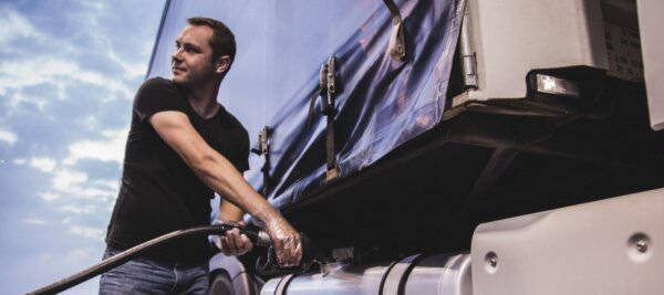 Degalų kainos Vokietijoje smunka žemiau 2 Eur ribos: dyzelinas pinga sparčiau nei benzinas