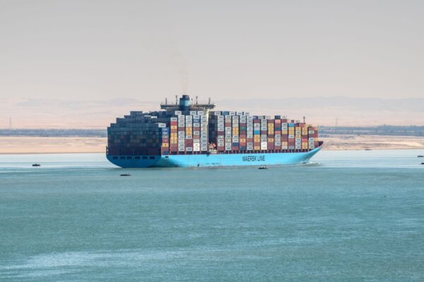 Maersk und Hapag-Lloyd wagen ersten Schritt zurück durch den Suezkanal