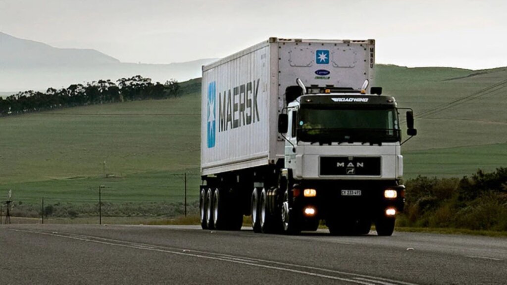 Maersk refuerza su puente terrestre en el Golfo: hasta 5.000 contenedores por semana