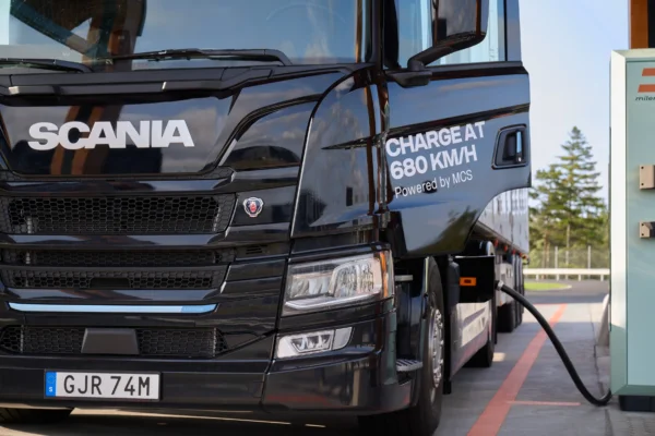 „Scania“ elektrinis vilkikas gali tapti energijos kaupimo įrenginiu