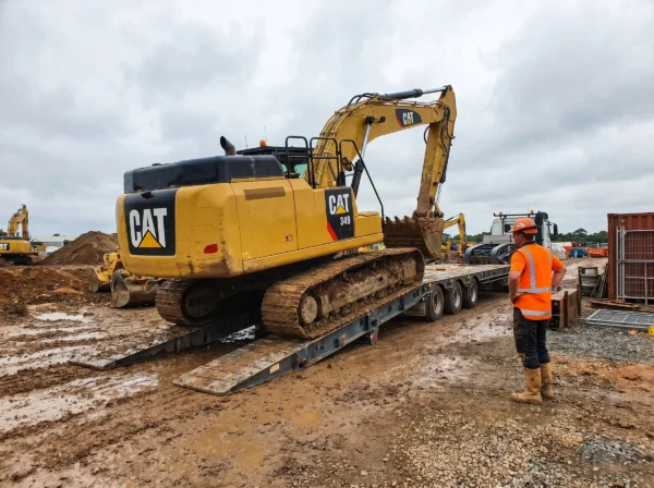 Baumaschinentransport richtig kalkulieren: Diese versteckten Kosten sollten Logistiker kennen