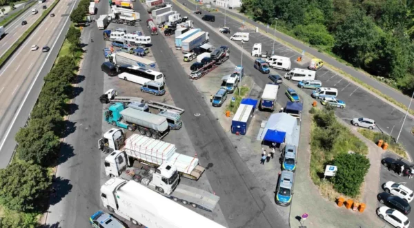 Hesijoje – masiniai kelių transporto pažeidimai: pusė vilkikų su trūkumais