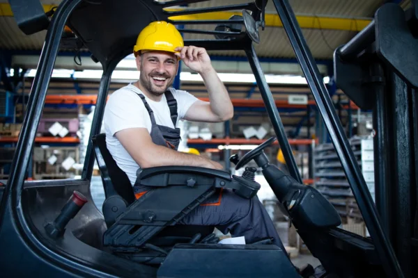 24V- oder 48V-Ladegeräte für Gabelstapler: Welche Lösung passt zu Ihrer Flotte?