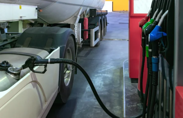 Petrolio in calo dopo l’intesa preliminare tra Stati Uniti e Iran