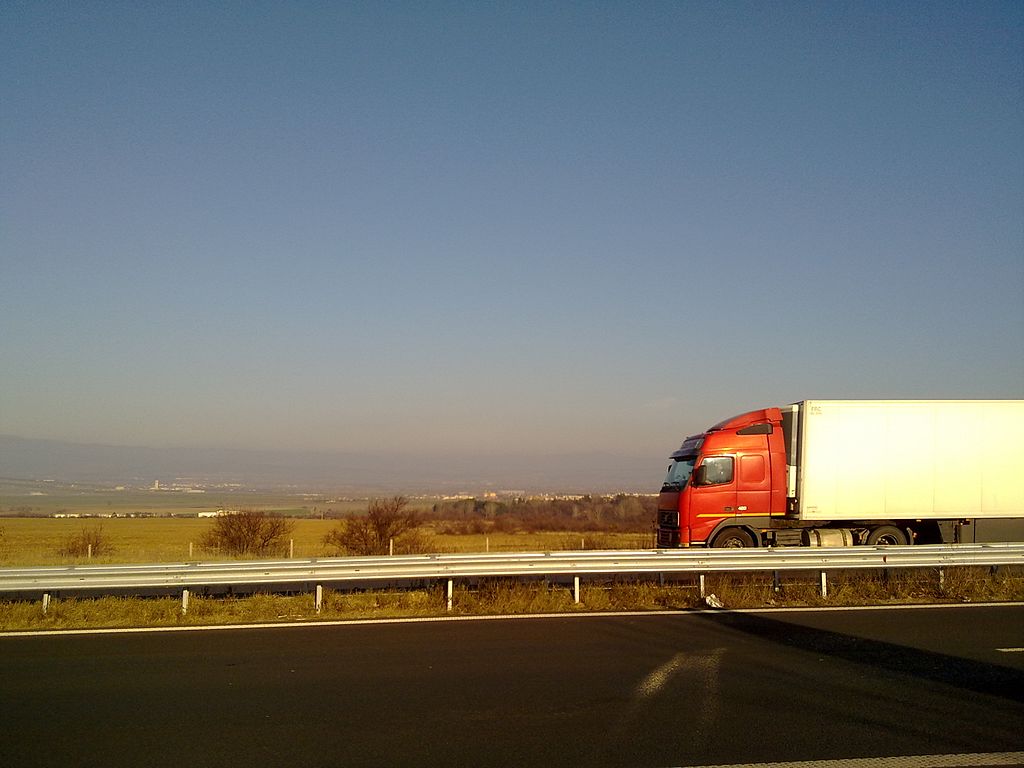 Bulgaria schimbă modul de calcul al taxei de drum pentru camioane: contează și clasa CO2