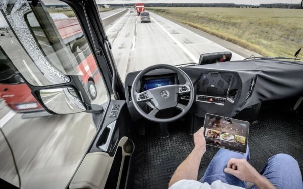 EU countries back cross-border tests for autonomous trucks