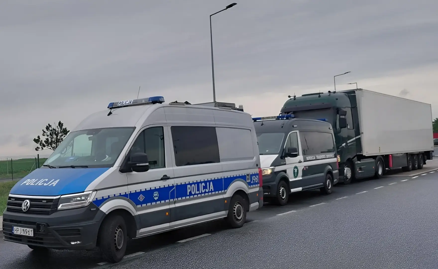Jogosítvány nélkül vezetett a magyar kamionos, 288 ezer forint lett a vége