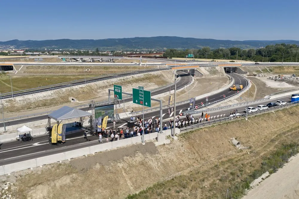 Átadták a D1/D4 csomópontot Pozsonynál, napi több ezer kamion kerülheti el a várost