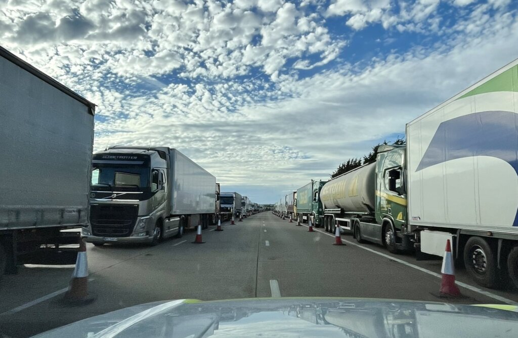 Reino Unido pide a Francia más flexibilidad con el EES ante el riesgo de colas de hasta 12 horas en Dover